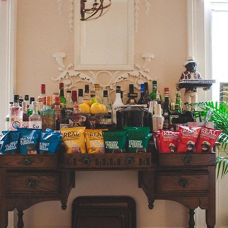 Bed and Breakfast Darwin'S Townhouse Shrewsbury Exteriér fotografie A wet bar