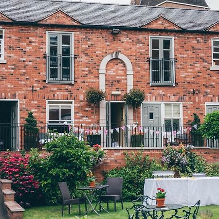 Bed and Breakfast Darwin'S Townhouse Shrewsbury Exteriér fotografie The former railway station