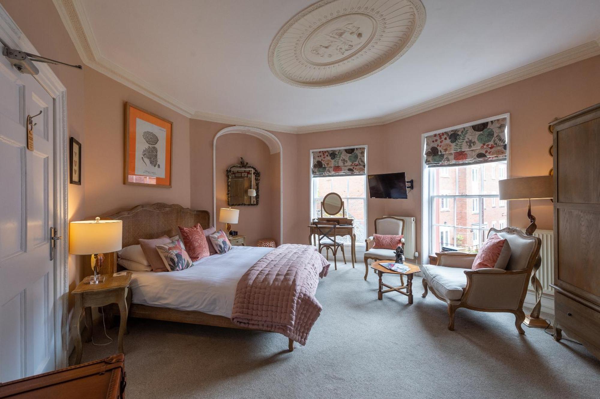 Bed and Breakfast Darwin'S Townhouse Shrewsbury Exteriér fotografie A bedroom at The Swan