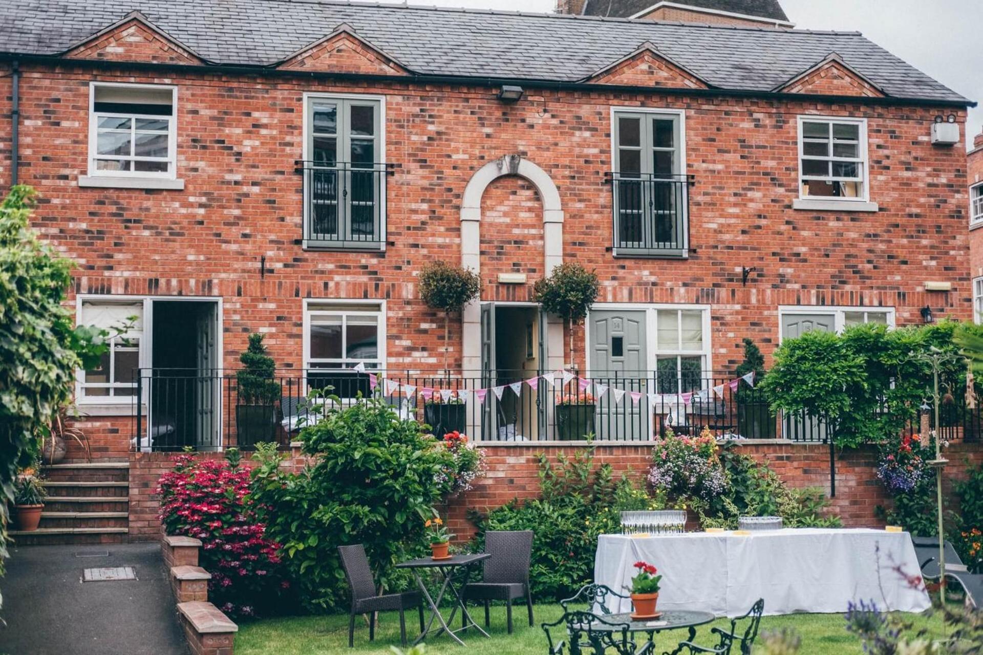 Bed and Breakfast Darwin'S Townhouse Shrewsbury Exteriér fotografie The former railway station