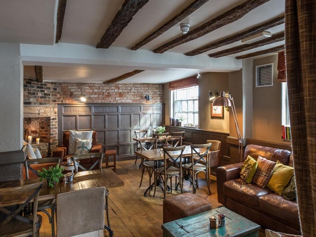 Bed and Breakfast Darwin'S Townhouse Shrewsbury Exteriér fotografie The interior of the restaurant
