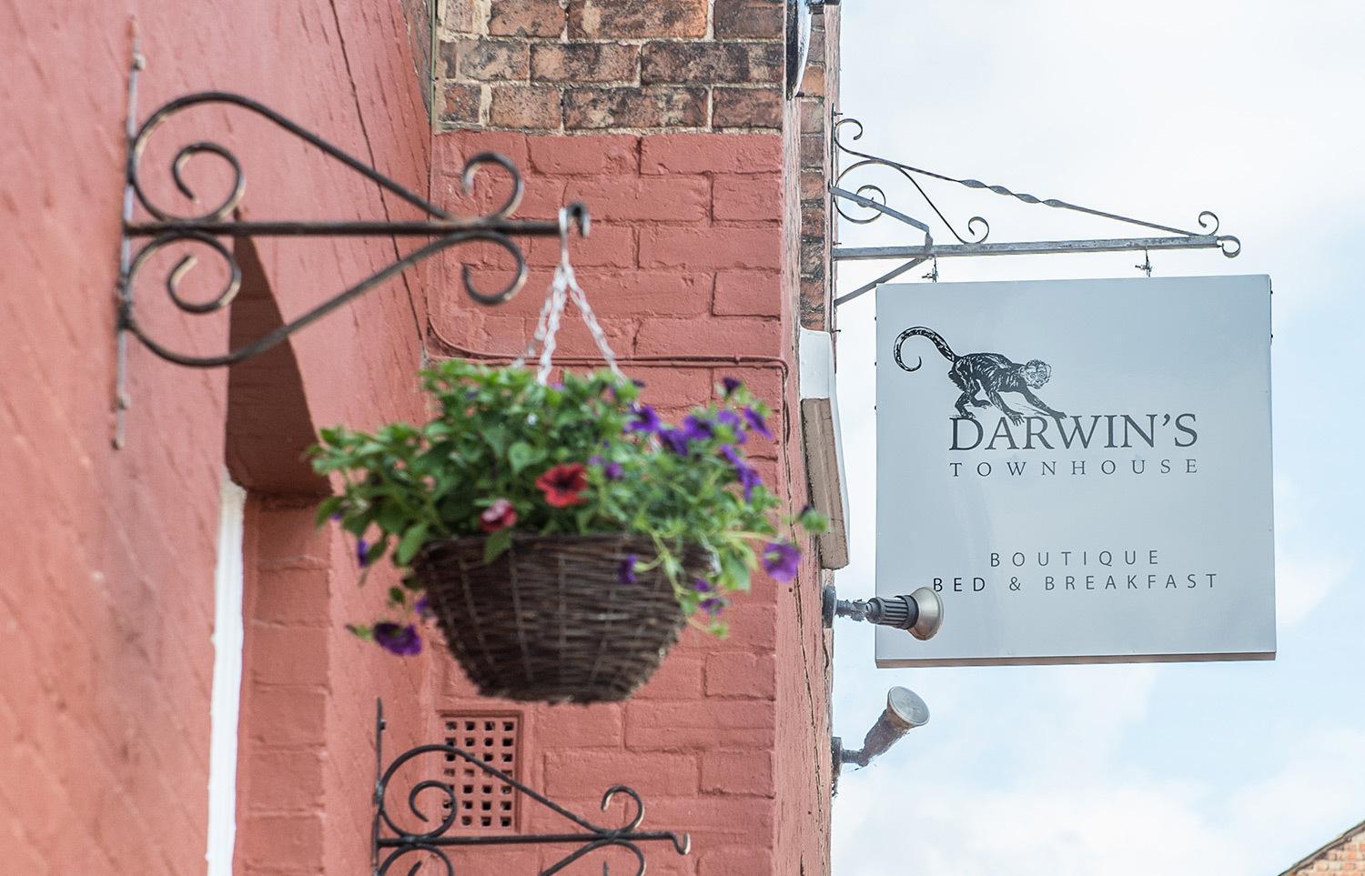 Bed and Breakfast Darwin'S Townhouse Shrewsbury Exteriér fotografie The Darwin's Townhouse sign