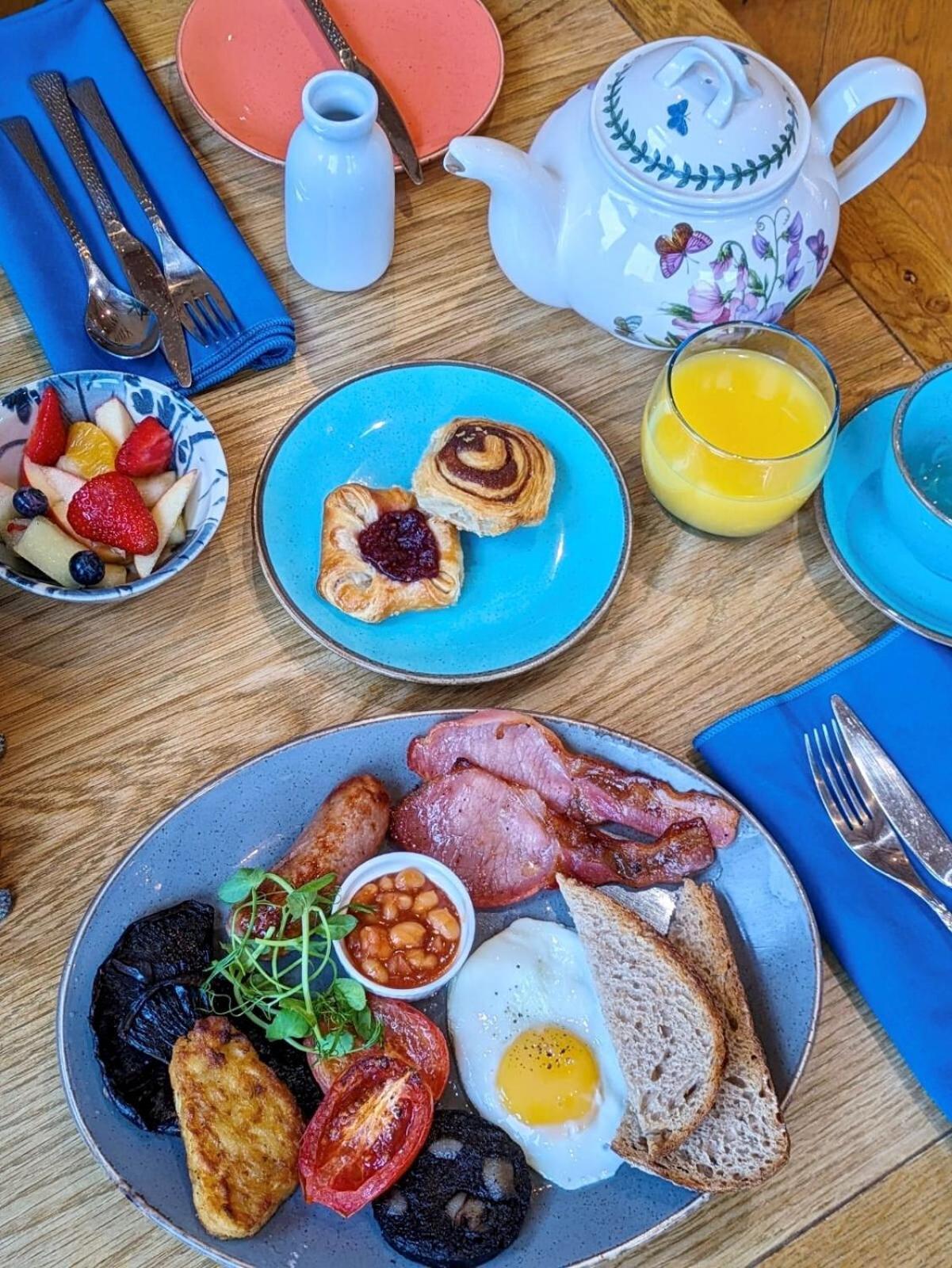 Bed and Breakfast Darwin'S Townhouse Shrewsbury Exteriér fotografie A full English breakfast