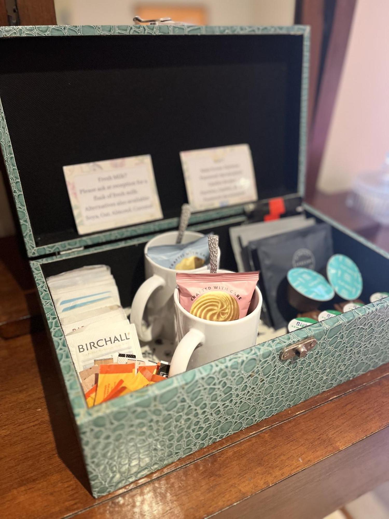 Bed and Breakfast Darwin'S Townhouse Shrewsbury Pokoj fotografie A tea box